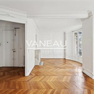 Exclusivité - PARIS VIIe - Bon Marché - Vaneau
