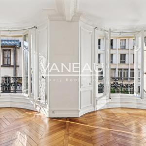 Exclusivité - PARIS VIIe - Bon Marché - Vaneau