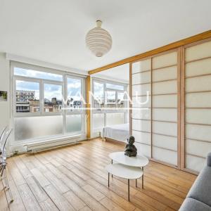 Paris XVe - Blomet - Appartement deux pièces en étage élevé