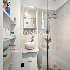 Paris XVe - Blomet - Appartement deux pièces en étage élevé