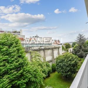 Paris XVIIIème - Trois pièces de 57 m² avec balcon et box -