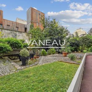 Paris XVIIIème - Trois pièces de 57 m² avec balcon et box -