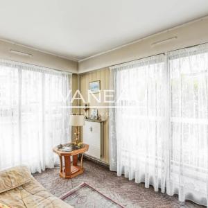 Paris XVIIIème - Trois pièces de 57 m² avec balcon et box -
