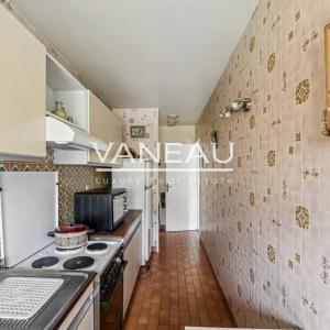 Paris XVIIIème - Trois pièces de 57 m² avec balcon et box -