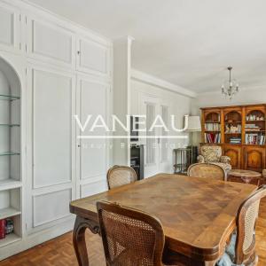 Deux chambres, en étage avec balcon