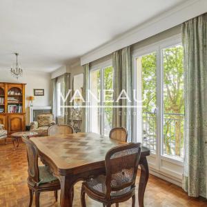 Deux chambres, en étage avec balcon