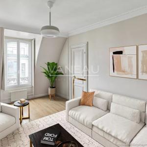 PARIS Ier - Trois Pièces - Vue dégagée