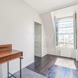 PARIS Ier - Trois Pièces - Vue dégagée