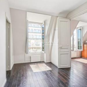 PARIS Ier - Trois Pièces - Vue dégagée
