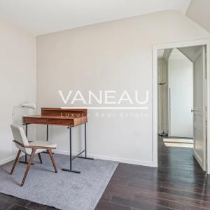PARIS Ier - Trois Pièces - Vue dégagée