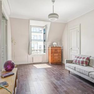 PARIS Ier - Trois Pièces - Vue dégagée