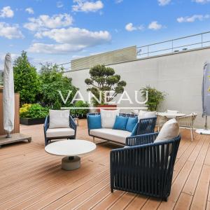 Paris VIIe - Ecole Militaire - Dernier étage + terrasse avec vue