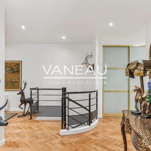 Paris VIIIe - Duplex de six pièces avec grande terrasse arborée 