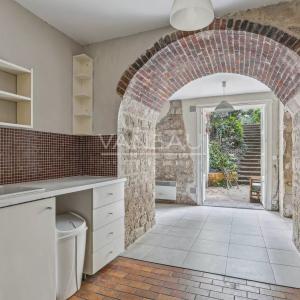 Paris VIIIe - Appartement de quatre pièces avec cour anglaise et