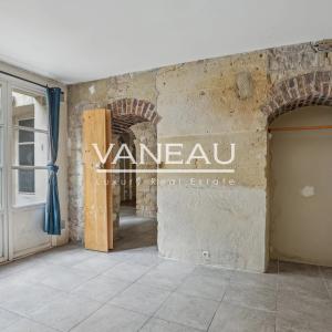 Paris VIIIe - Appartement de quatre pièces avec cour anglaise et