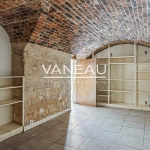 Paris VIIIe - Appartement de quatre pièces avec cour anglaise et