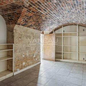 Paris VIIIe - Appartement de quatre pièces avec cour anglaise et