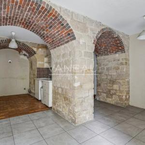 Paris VIIIe - Appartement de quatre pièces avec cour anglaise et