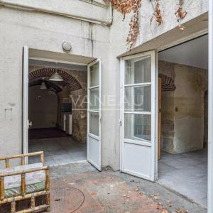 Paris VIIIe - Appartement de quatre pièces avec cour anglaise et