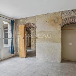 Paris VIIIe - Appartement de quatre pièces avec cour anglaise et