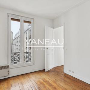 Paris Xème - Rue du faubourg Saint-Denis proche Gare de l'Est - 