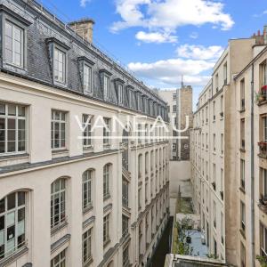 Paris Xème - Rue du faubourg Saint-Denis proche Gare de l'Est - 