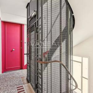 Paris XVe Volontaires - Appartement lumineux en étage élevé