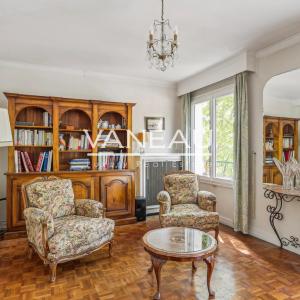 Deux chambres, en étage avec balcon