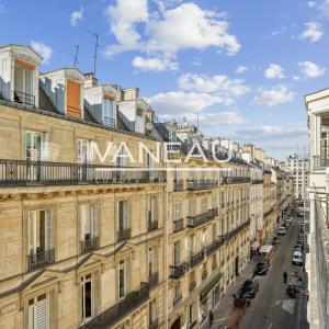 Paris VIII - Champs-Élysées - Charmant 3 pièces avec balcon