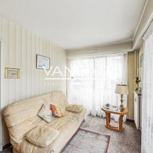 Paris XVIIIème - Trois pièces de 57 m² avec balcon et box -