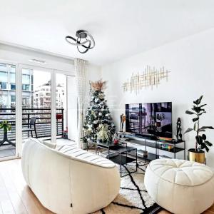 Neuilly - Villiers / Saussaye - trois pièces en parfait état ave