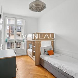 Paris XVIe - Place Victor Hugo - Exclusivité