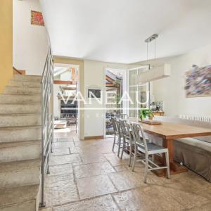 Quatre chambres et une grande pièce de vie