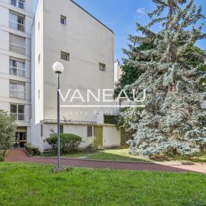 Paris XVe - Lecourbe - Studio lumineux au calme sur cour