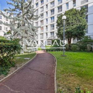 Paris XVe - Lecourbe - Studio lumineux au calme sur cour