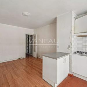 Paris XVIe - Muette - Studio avec balcon à rénover