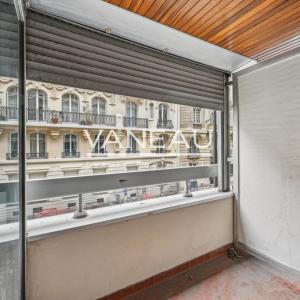 Paris XVIe - Muette - Studio avec balcon à rénover