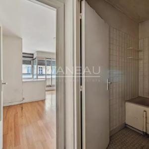 Paris XVIe - Muette - Studio avec balcon à rénover