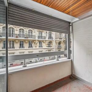 Paris XVIe - Muette - Studio avec balcon à rénover