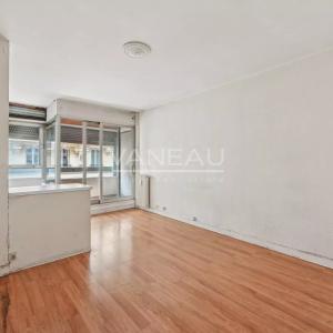 Paris XVIe - Muette - Studio avec balcon à rénover
