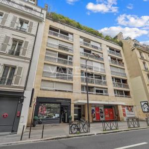 Paris XVIe - Muette - Studio avec balcon à rénover