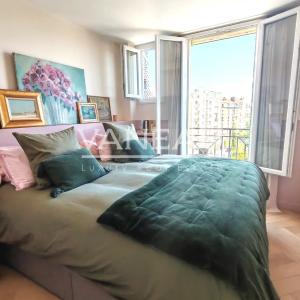 Boulogne Nord - luxueux trois pièces au dernier étage, balcons, 