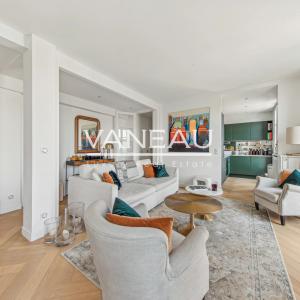 Boulogne Nord - luxueux trois pièces au dernier étage, balcons, 