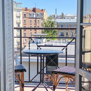 Boulogne Nord - luxueux trois pièces au dernier étage, balcons, 