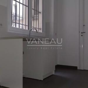 Paris VIII - Appartement en 1er étage avec deux chambres - rue C
