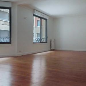 Paris VIII - Appartement en 1er étage avec deux chambres - rue C