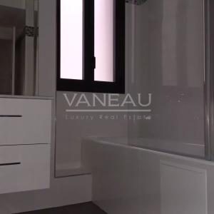 Paris VIII - Appartement en 1er étage avec deux chambres - rue C