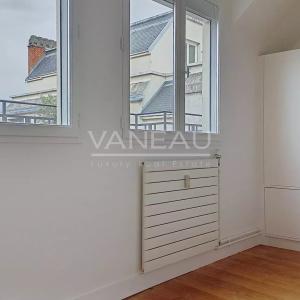Paris VIII - Bel appartement en duplex avec balcon - rue Clément