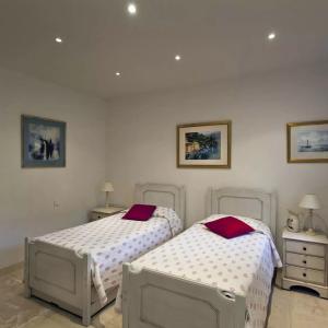 A VENDRE CANNES LE CANNET  VILLA SPACIEUSE DOMAINE PRIVE
