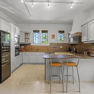 A VENDRE CANNES LE CANNET  VILLA SPACIEUSE DOMAINE PRIVE